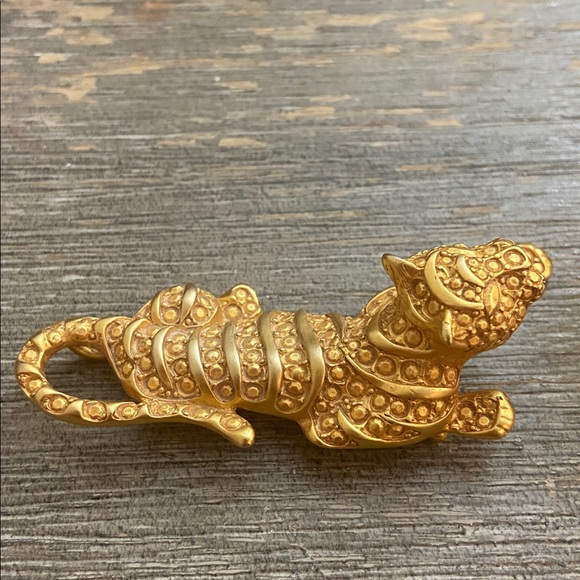 Vintage 70s Gold Tone Heavy Plated Tiger Broach - Picture 5 of 9